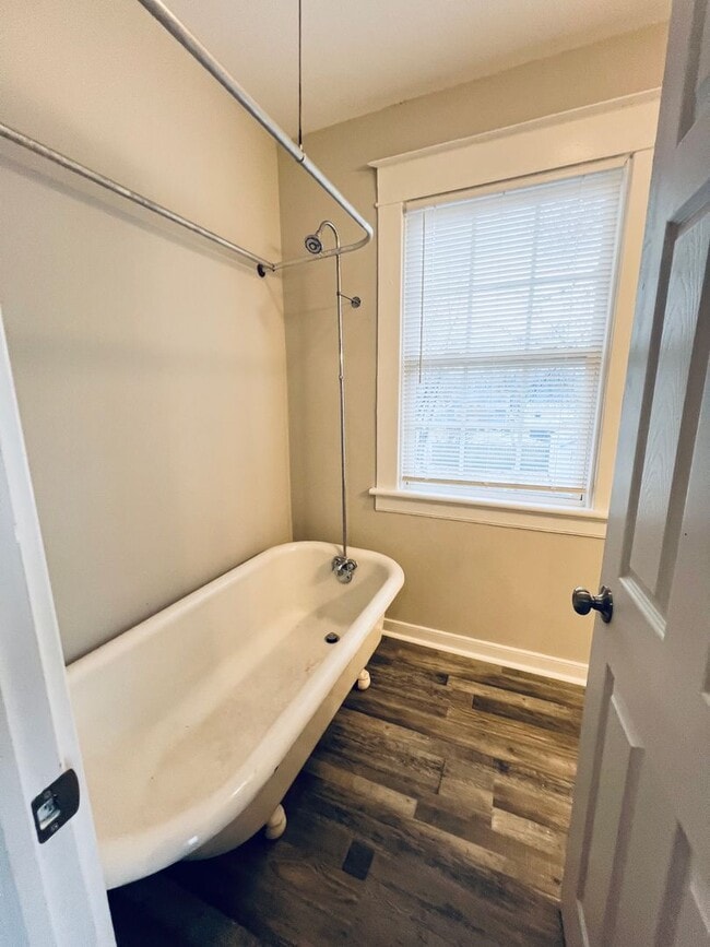 Building Photo - Beautifully Renovated 4bdrm/2bth Home Located in Richmond's Southside!!