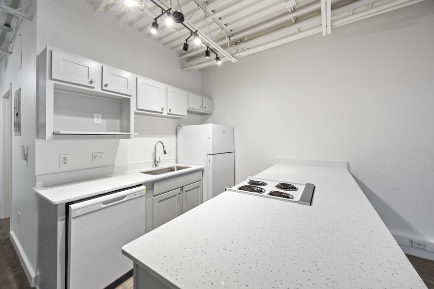 Building Photo - Molly Court