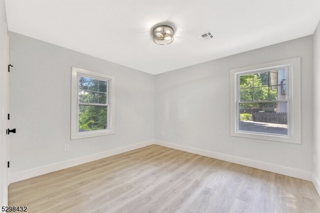 Building Photo - 317 Montclair Ave
