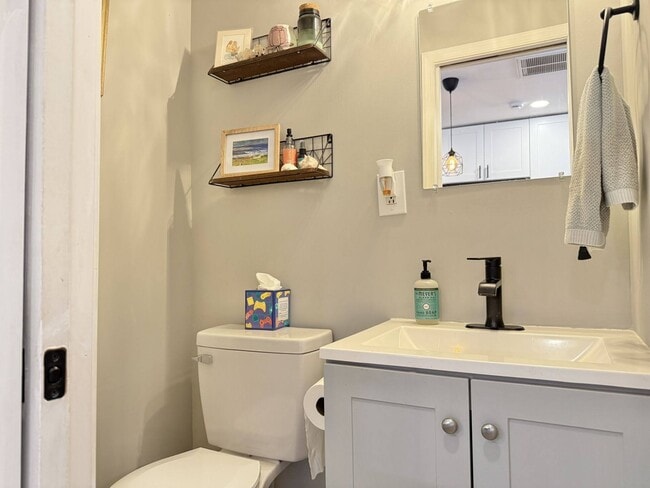 Building Photo - 1328 Morris Rd SE