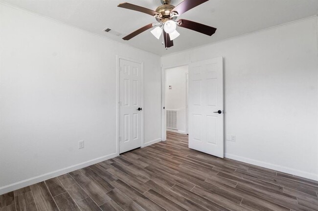 Building Photo - 456 Deep Woods Ln