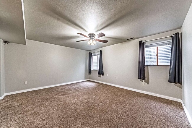 Building Photo - Beautiful Townhome with 3bedrooms and 3 bathrooms, and 1 car garage for rent.