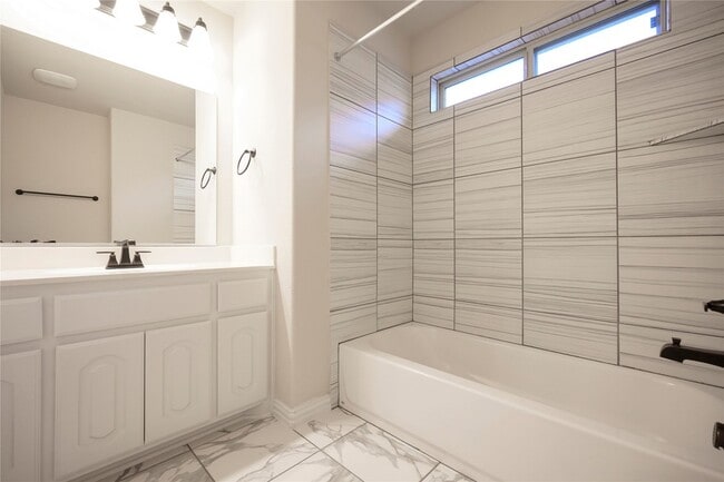 Building Photo - 1305 Needle Cactus Dr