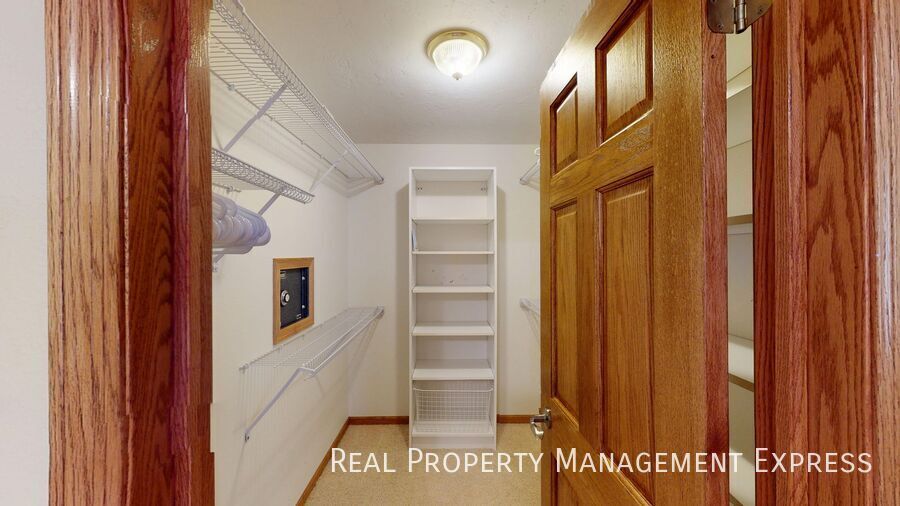 Building Photo - Furnished 4-Bedroom, 4-Bath Home