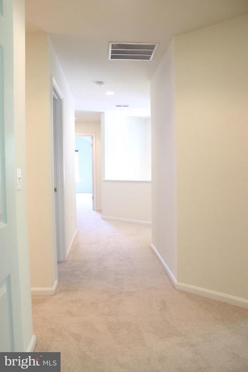 Building Photo - 15220 Lord Culpeper Ct