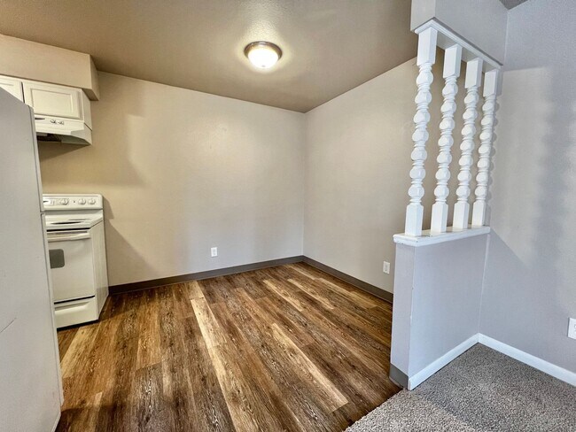 Building Photo - Larch1642 (KC-AM)