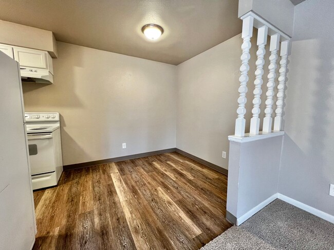 Interior Photo - Larch1642 (KC-AM)