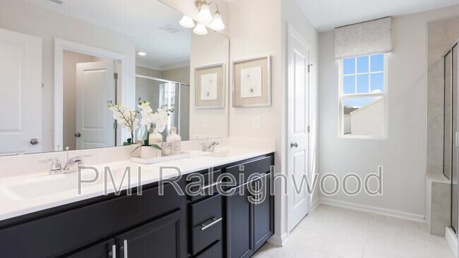 Building Photo - 1060 Maple Br Cir