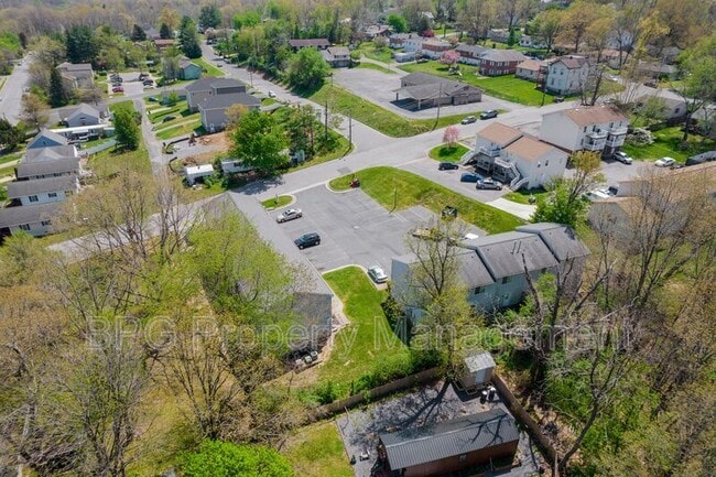 Building Photo - 605 Hamlet Ave