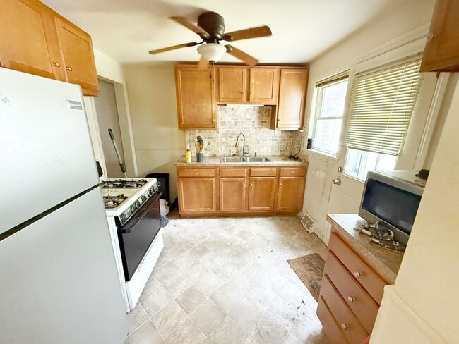 Primary Photo - 3 BED 2 BATH BEAUTIFUL SINGLE FAMILY HOME