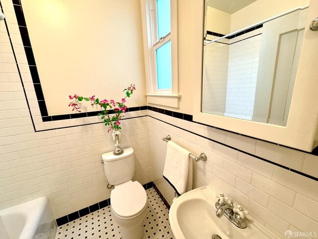 Building Photo - 36 Dorland St
