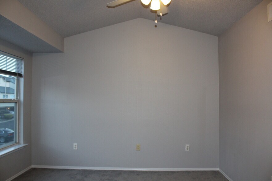 Building Photo - 2085 Eagle Ave