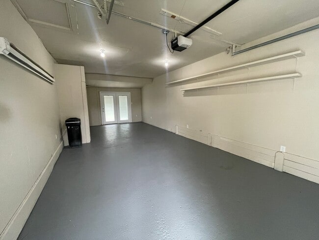Building Photo - 3 Bedroom Fully Remodeled Marshalltown