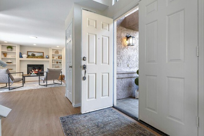 Building Photo - Stunning 4 Bedroom 2.5 bath in Woodward Park area!