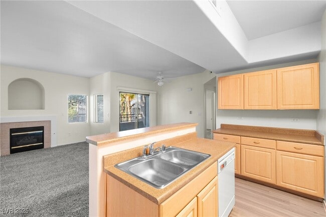 Building Photo - 8250 N Grand Canyon Dr