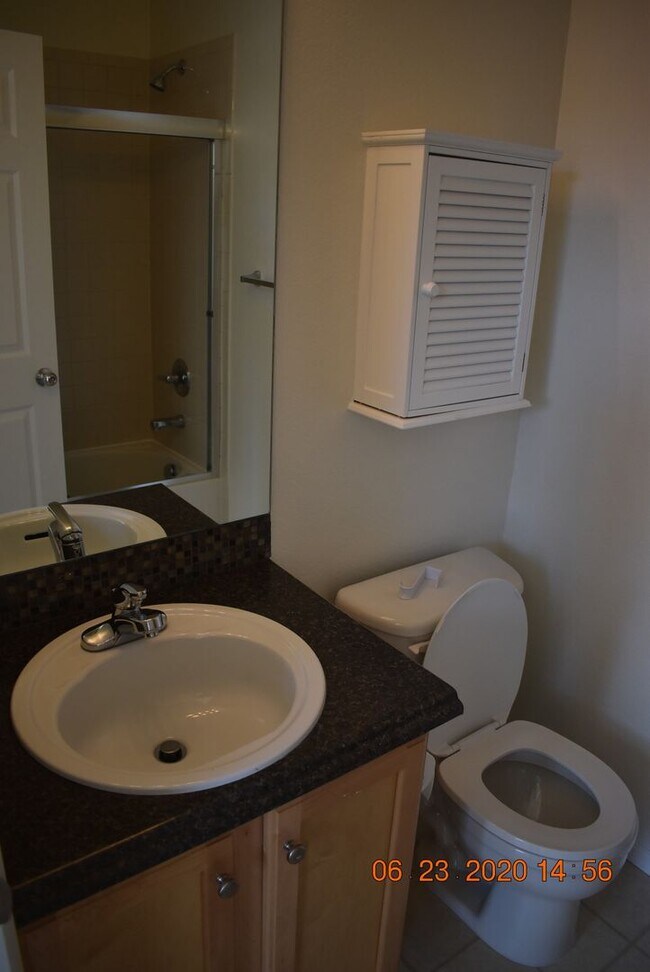 Building Photo - Beautiful 2 Bedroom Townhome / Old Town Ar...