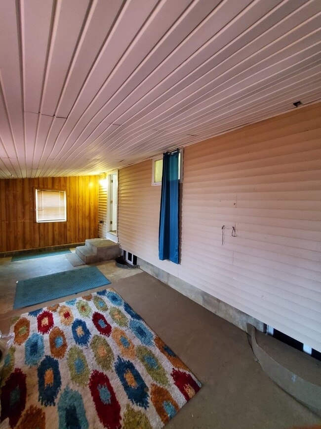Building Photo - 3 bed 1 bath