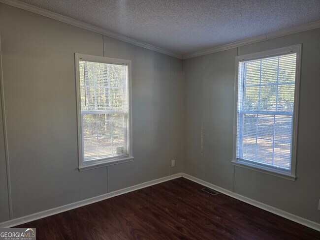 Building Photo - 203 River Oak Dr