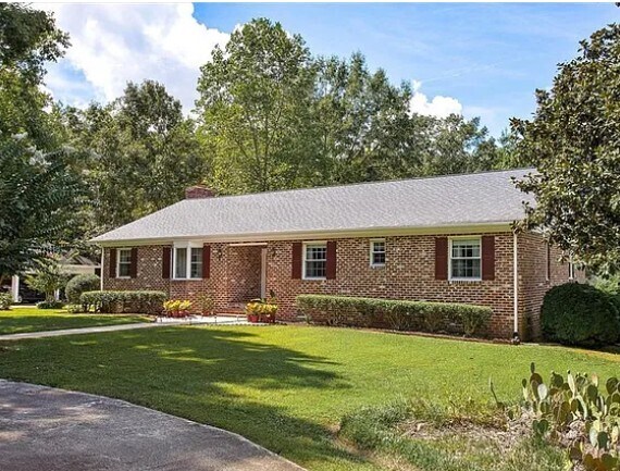 Building Photo - 814 Duck Pond Rd
