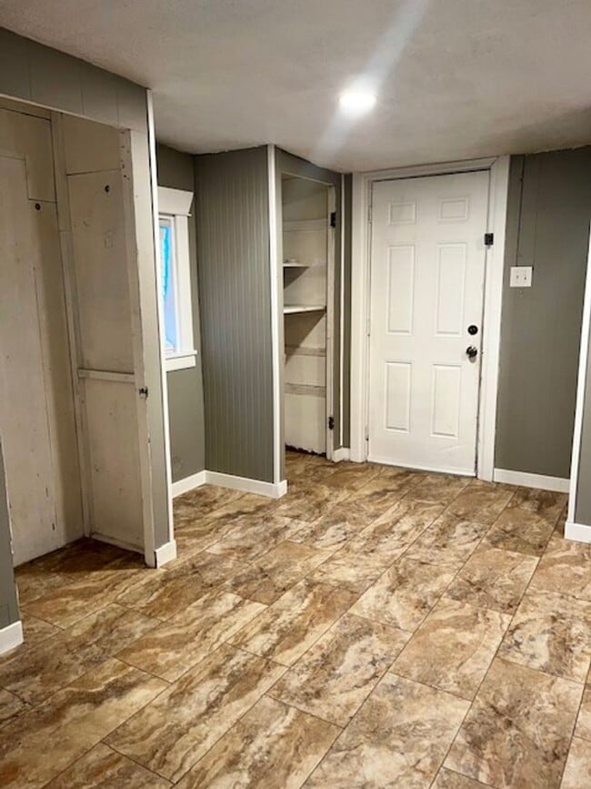 Building Photo - 2 Bed 1 Bath Unit Available in Perry Distr...