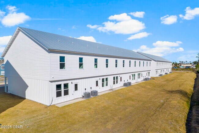 Building Photo - 7031 Patronis Dr