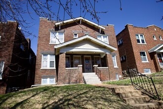 Building Photo - 3927 Dunnica Ave