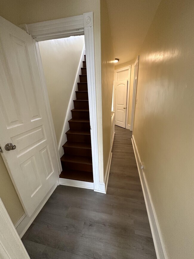 Building Photo - 739 Lincoln St