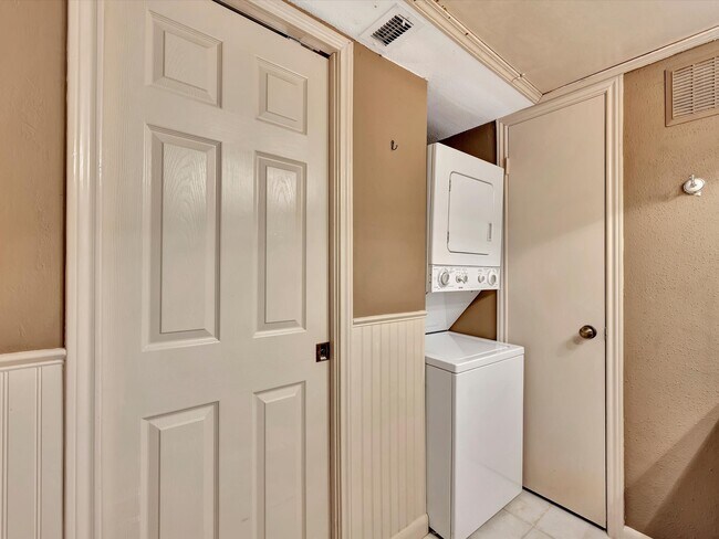 Building Photo - 1601 S Shepherd Dr