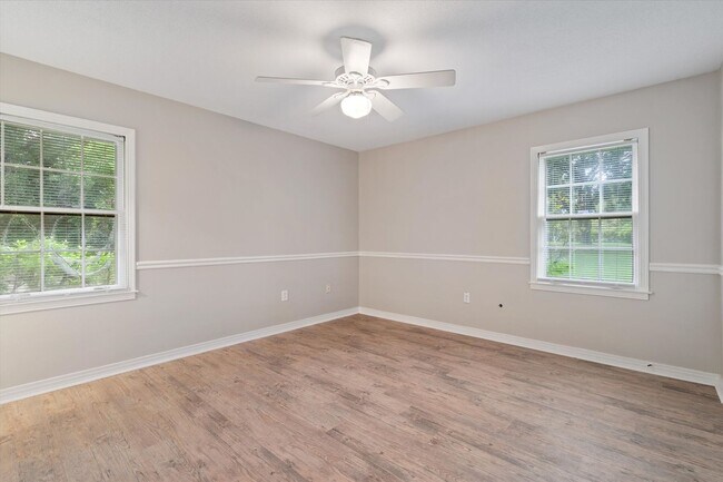 Building Photo - GREAT LOCATION AND MOVE IN READY