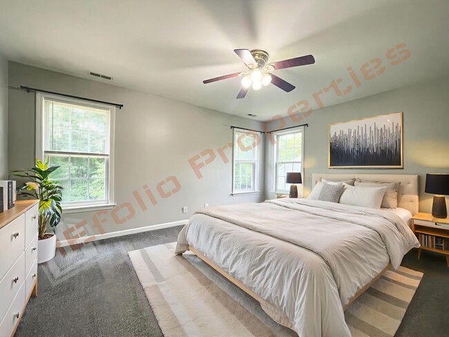 Building Photo - Beautiful 3 Bedroom 2 Car-Garage Home w/ H...