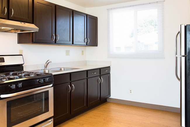 298 W Chanslor Avenue_Liberty Village_Richmond_Kitchen_DBP.jpg - Liberty Village Apartments