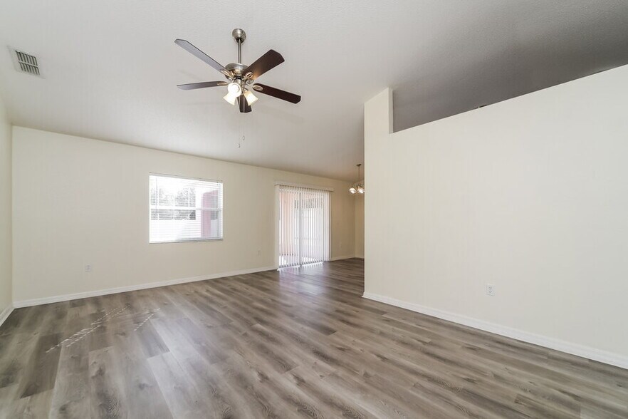 Building Photo - 7172 Summit Dr