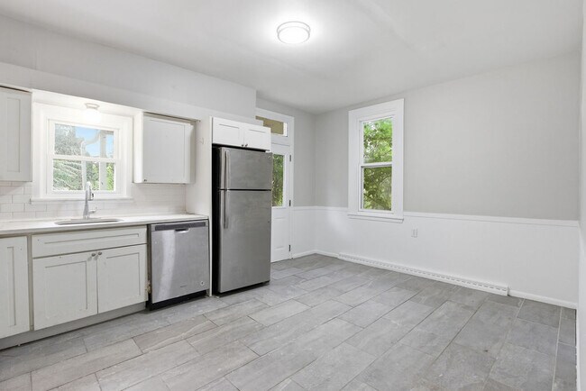 Building Photo - 29 E Orchard Ave