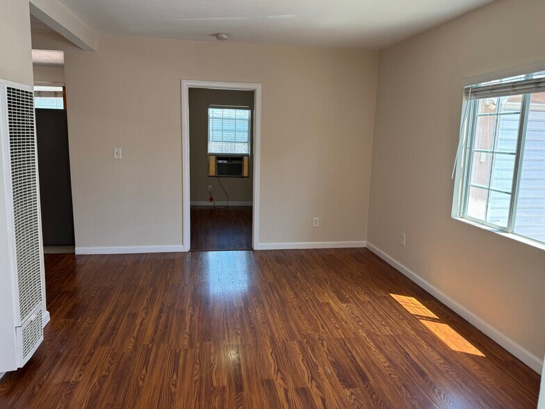Living room - 2920 S Sycamore Ave
