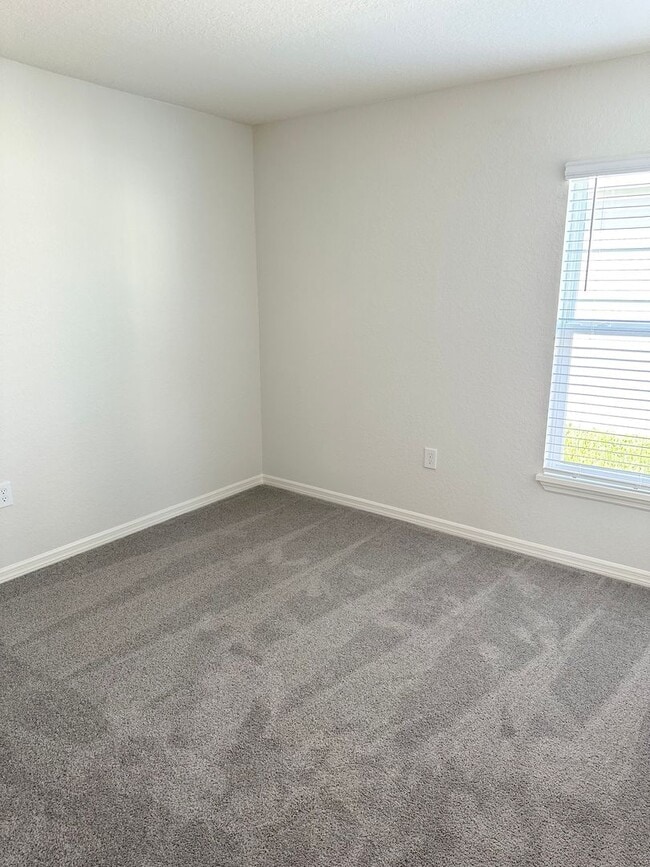 Building Photo - 4 Bedroom House For Rent in the Astonia Co...