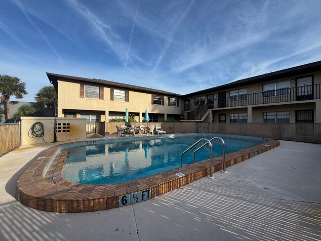 Building Photo - 2/1.5 in Concord Condominiums