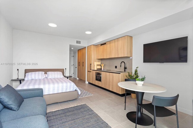 Building Photo - 121 NE 5th St