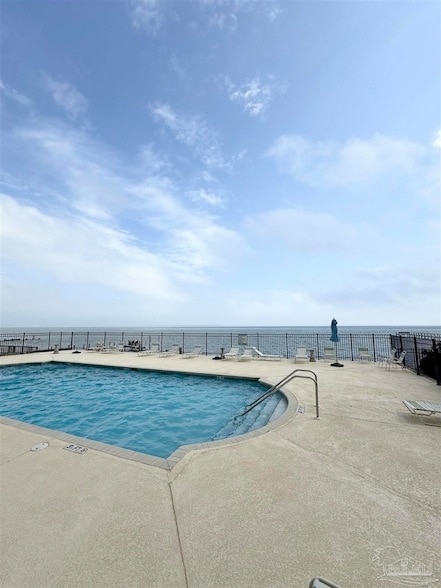 Building Photo - 825 Bayshore Dr