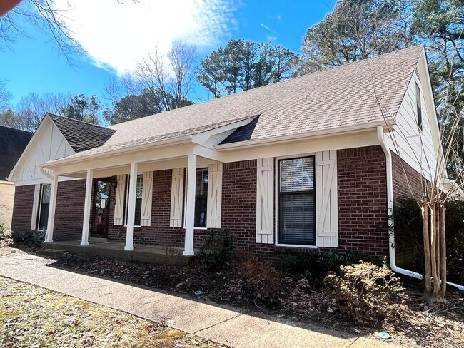 Building Photo - Showings may begin 7/1/26. Spacious Germantown home! Walking distance to Farmington Elementary. S...