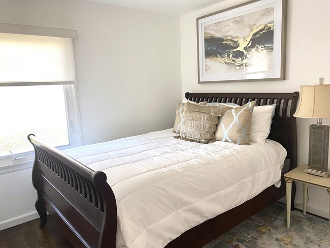 Bedroom - 811 E Nutwood St