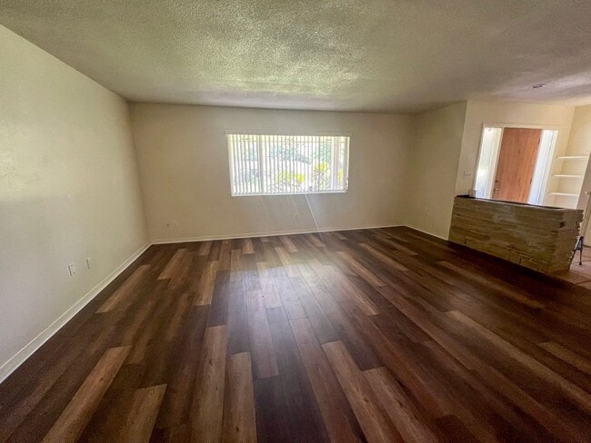 Building Photo - Pet Friendly 4BR/3BA Bedroom House - Available Mid-June!