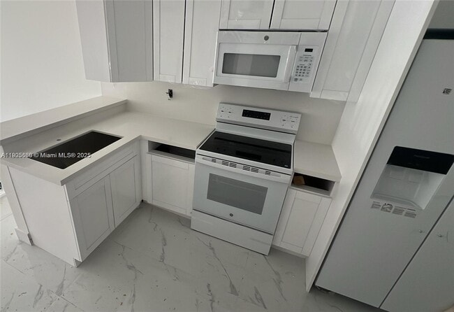 Building Photo - 1780 NE 191st St