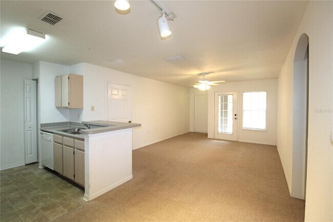 Building Photo - 8905 Manor Loop