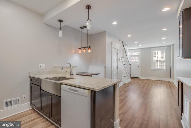 Building Photo - 635 20th St NE