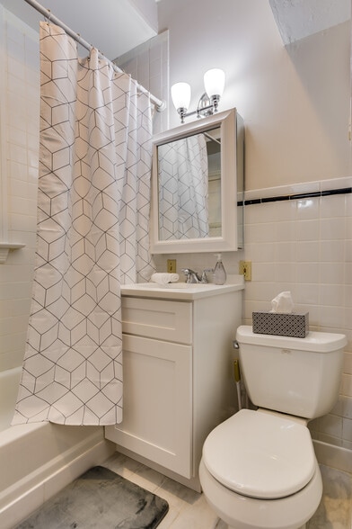 Bathroom with bathtub - 1648 N Oakley Ave
