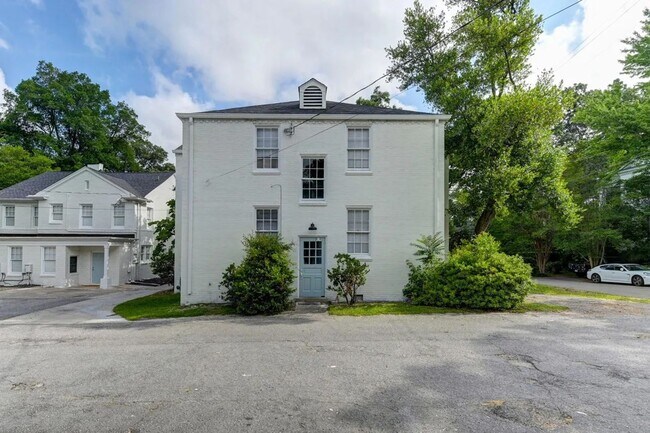 Building Photo - Pre-Leasing for the 26-27 School Year! - H...