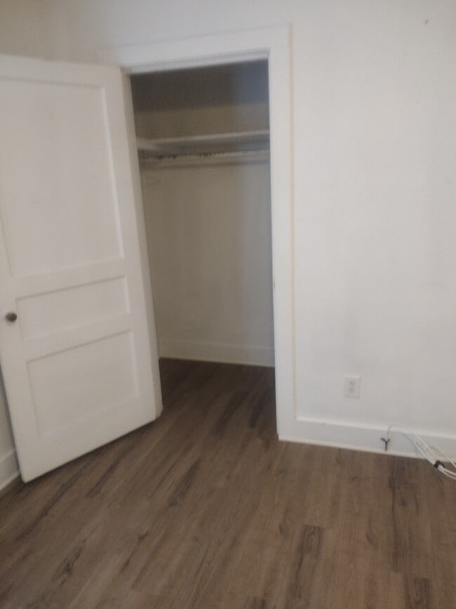 Building Photo - 700 E 11th Ave