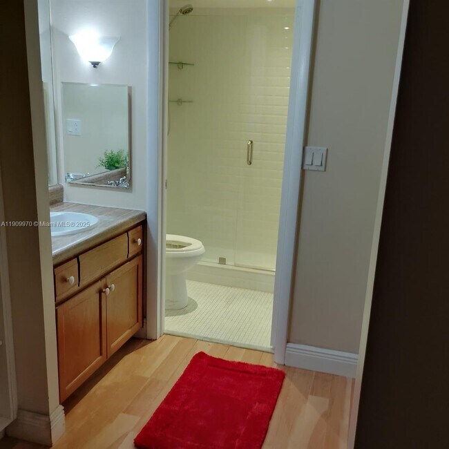 Building Photo - 3760 Inverrary Dr