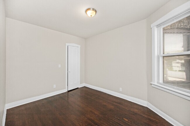 Building Photo - 4146 W Cornelia Ave