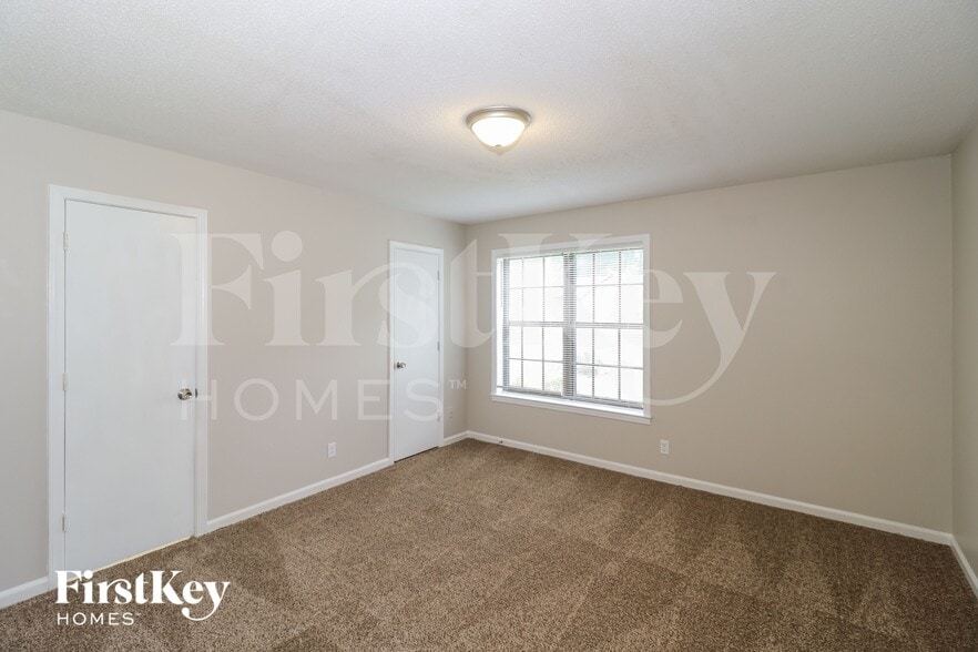 Building Photo - 5299 Twin Woods Ave